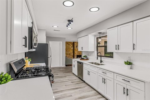 Casa en venta en Altamonte Springs, Florida, 4 dormitorios, 196.49 m2 № 2096527 - foto 28