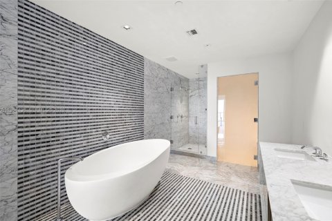 Copropriété à vendre à Miami, Floride: 4 chambres, 324.41 m2 № 2009340 - photo 15