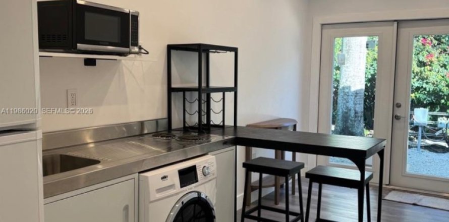 Коммерческая недвижимость в Майами, Флорида 1 спальня, 44.59м2 № 2046585