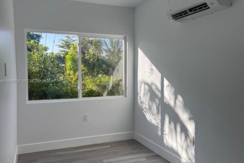 Снять в аренду коммерческую недвижимость в Майами, Флорида 1 спальня, 44.59м2, № 2046585 - фото 4