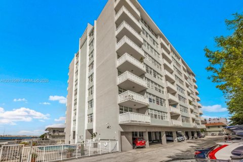 Condo in Miami Beach, Florida, 2 bedrooms № 2076186 - photo 30