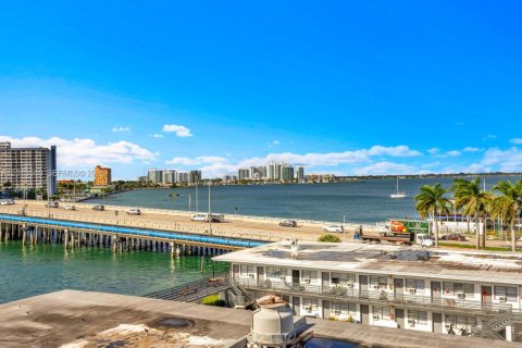 Condo in Miami Beach, Florida, 2 bedrooms № 2076186 - photo 19