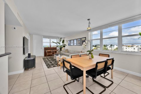 Condo in Miami Beach, Florida, 2 bedrooms № 2076186 - photo 8