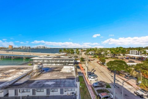 Condo in Miami Beach, Florida, 2 bedrooms № 2076186 - photo 21