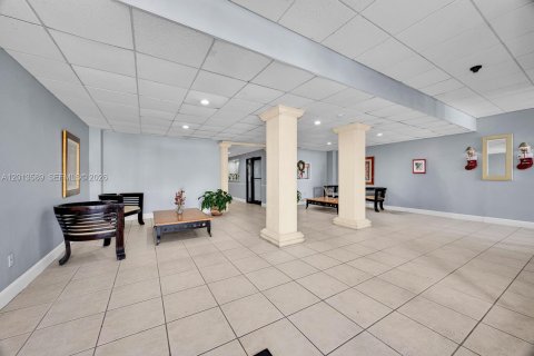Condo in Miami Beach, Florida, 2 bedrooms № 2076186 - photo 27