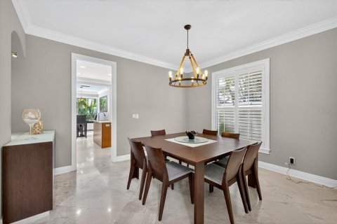 Casa en venta en Tampa, Florida, 6 dormitorios, 315.87 m2 № 1855421 - foto 13