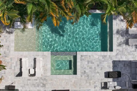 Casa en venta en Tampa, Florida, 6 dormitorios, 315.87 m2 № 1855421 - foto 2