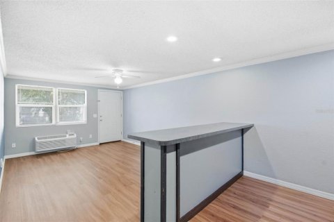 Commercial property in Tampa, Florida 1697.97 sq.m. № 2378157 - photo 8