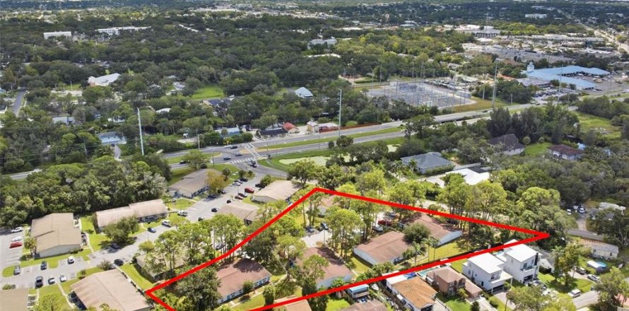 Commercial property in Tampa, Florida 1697.97 sq.m. № 2378157