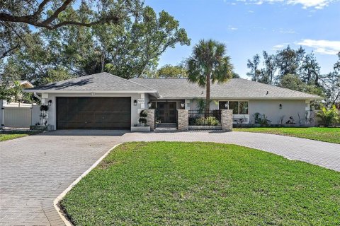 Casa en alquiler en Saint Petersburg, Florida, 5 dormitorios, 258.73 m2 № 1903305 - foto 1