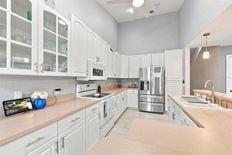Townhouse in Lutz, Florida 4 bedrooms, 204.57 sq.m. № 2236417 - photo 10