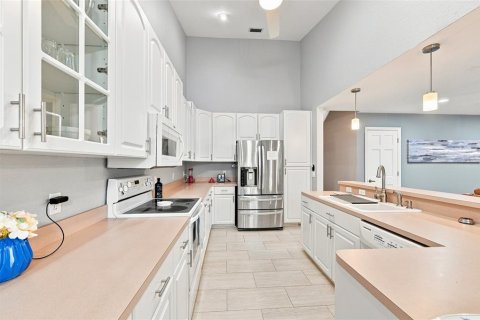 Townhouse in Lutz, Florida 4 bedrooms, 204.57 sq.m. № 2236417 - photo 11
