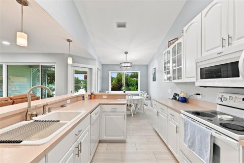 Townhouse in Lutz, Florida 4 bedrooms, 204.57 sq.m. № 2236417 - photo 12
