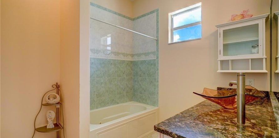 Villa ou maison à West Palm Beach, Floride 4 chambres, 408.03 m2 № 1081529