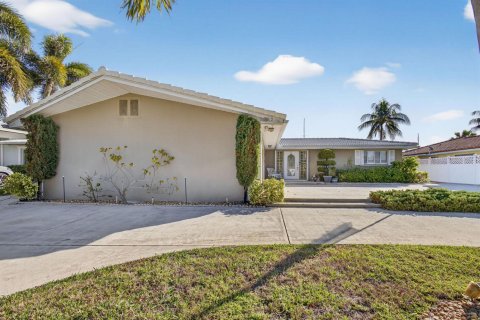 House in North Palm Beach, Florida 3 bedrooms, 218.88 sq.m. № 2183327 - photo 23