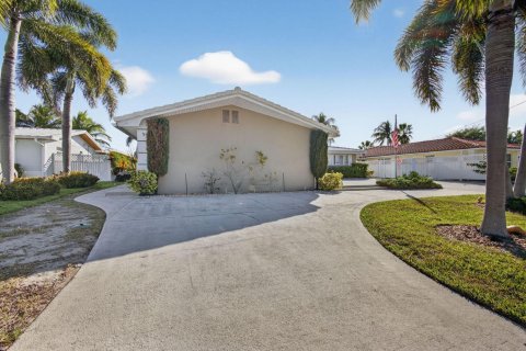 House in North Palm Beach, Florida 3 bedrooms, 218.88 sq.m. № 2183327 - photo 22