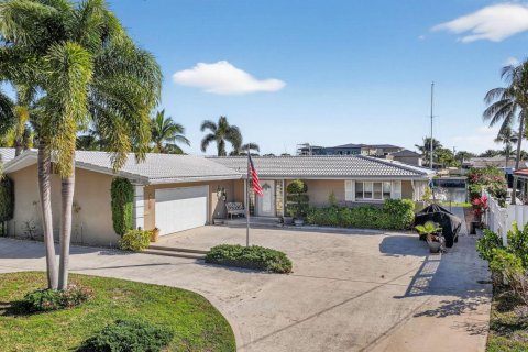House in North Palm Beach, Florida 3 bedrooms, 218.88 sq.m. № 2183327 - photo 2