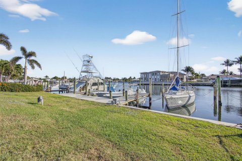 House in North Palm Beach, Florida 3 bedrooms, 218.88 sq.m. № 2183327 - photo 6