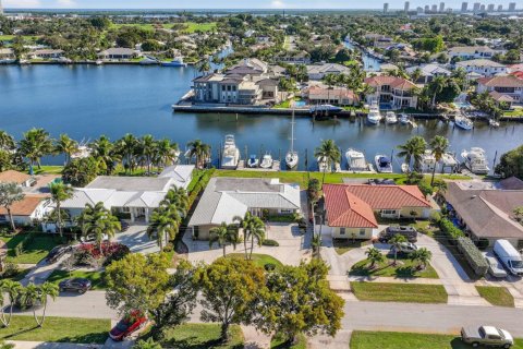 House in North Palm Beach, Florida 3 bedrooms, 218.88 sq.m. № 2183327 - photo 11