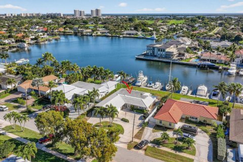 House in North Palm Beach, Florida 3 bedrooms, 218.88 sq.m. № 2183327 - photo 12