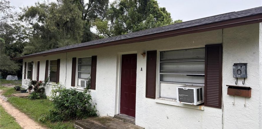 Propiedad comercial en Tampa, Florida 4 dormitorios, 140.47 m2 № 1911474