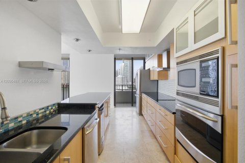 Condo in Miami, Florida, 2 bedrooms  № 2253684 - photo 10