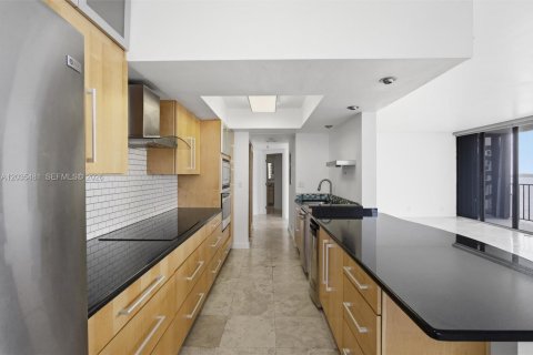 Condo in Miami, Florida, 2 bedrooms  № 2253684 - photo 4
