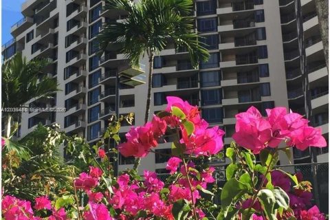 Condo in Miami, Florida, 2 bedrooms  № 2253684 - photo 17