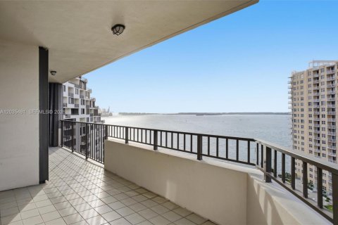 Condo in Miami, Florida, 2 bedrooms  № 2253684 - photo 15