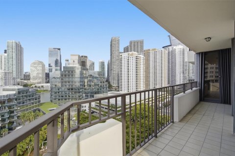 Condo in Miami, Florida, 2 bedrooms  № 2253684 - photo 16