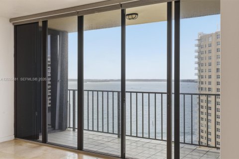 Condo in Miami, Florida, 2 bedrooms  № 2253684 - photo 11