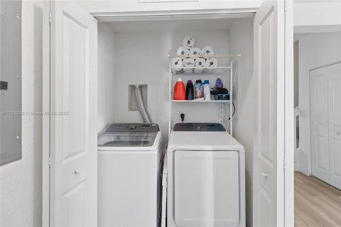Купить таунхаус в Майами, Флорида 3 спальни, 137.96м2, № 1691671 - фото 22