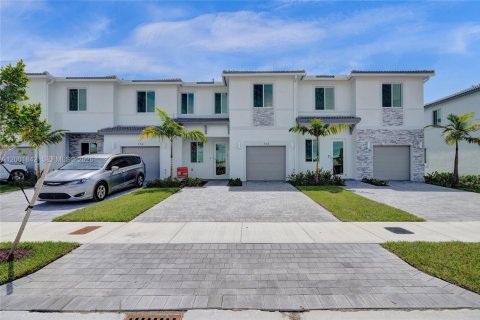 Adosado en venta en Homestead, Florida, 3 dormitorios, 148.64 m2 № 2090479 - foto 2