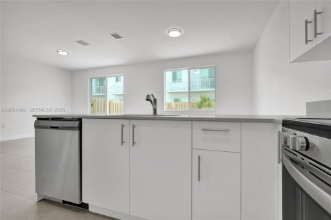 Adosado en venta en Homestead, Florida, 3 dormitorios, 148.64 m2 № 2090479 - foto 18