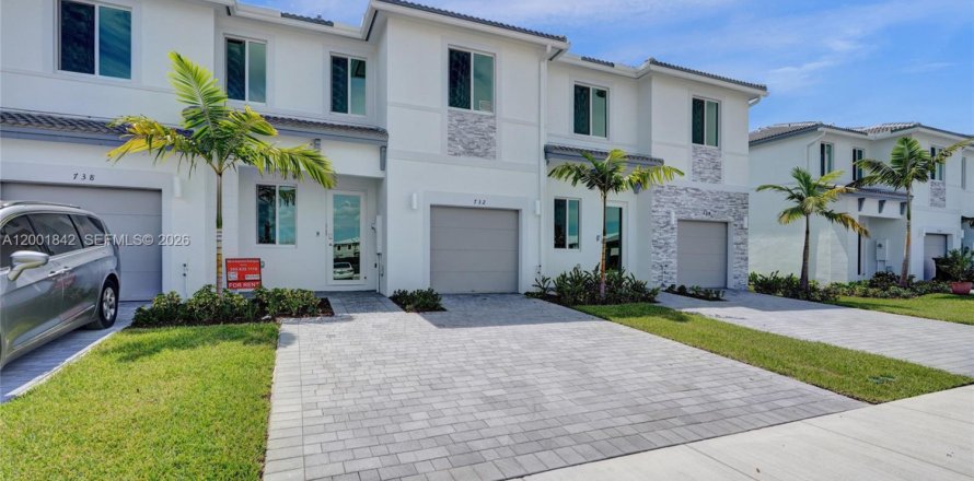 Adosado en Homestead, Florida 3 dormitorios, 148.64 m2 № 2090479