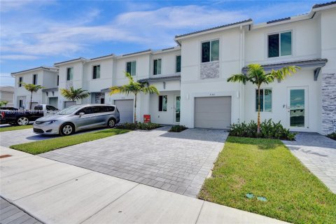Adosado en venta en Homestead, Florida, 3 dormitorios, 148.64 m2 № 2090479 - foto 4