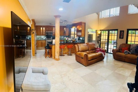 Villa ou maison à vendre à Miami Lakes, Floride: 4 chambres, 332.22 m2 № 1818074 - photo 10