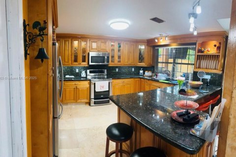 Villa ou maison à vendre à Miami Lakes, Floride: 4 chambres, 332.22 m2 № 1818074 - photo 13