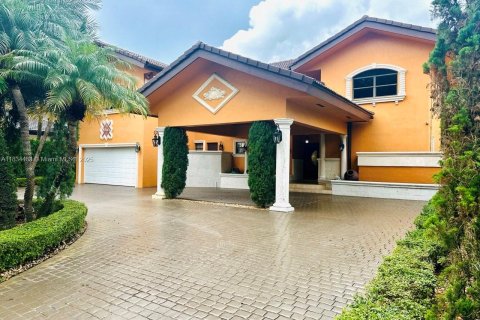 Villa ou maison à vendre à Miami Lakes, Floride: 4 chambres, 332.22 m2 № 1818074 - photo 1