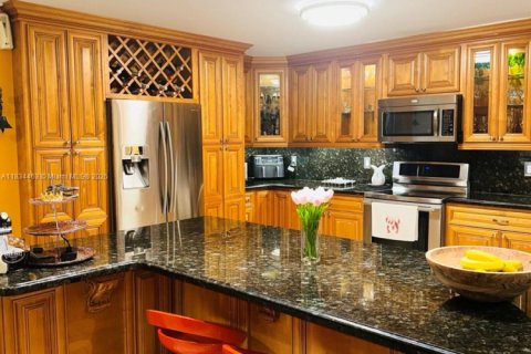 Villa ou maison à vendre à Miami Lakes, Floride: 4 chambres, 332.22 m2 № 1818074 - photo 12
