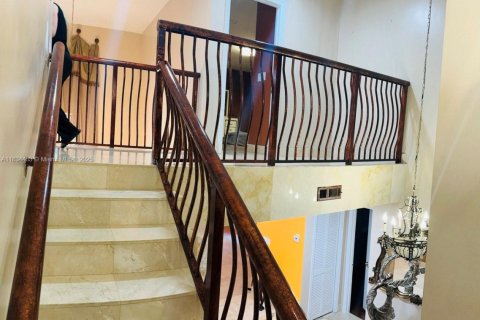 Villa ou maison à vendre à Miami Lakes, Floride: 4 chambres, 332.22 m2 № 1818074 - photo 18