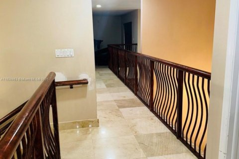 Villa ou maison à vendre à Miami Lakes, Floride: 4 chambres, 332.22 m2 № 1818074 - photo 19