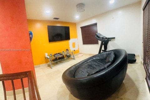Villa ou maison à vendre à Miami Lakes, Floride: 4 chambres, 332.22 m2 № 1818074 - photo 21