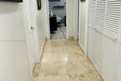 Villa ou maison à vendre à Miami Lakes, Floride: 4 chambres, 332.22 m2 № 1818074 - photo 29