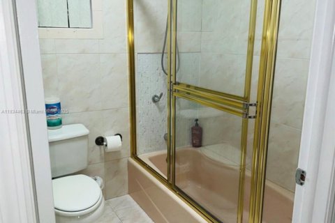 Villa ou maison à vendre à Miami Lakes, Floride: 4 chambres, 332.22 m2 № 1818074 - photo 16