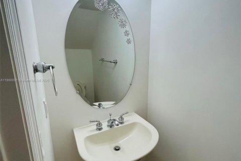 Townhouse in Boca Raton, Florida 2 bedrooms, 104.98 sq.m. № 1897399 - photo 12