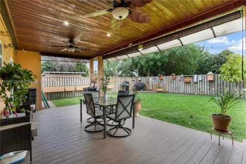 Купить виллу или дом в Холливуд, Флорида 3 спальни, 143.53м2, № 2062766 - фото 1