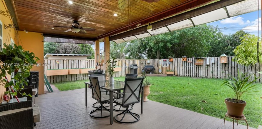 Дом в Холливуд, Флорида 3 спальни, 143.53м2 № 2062766