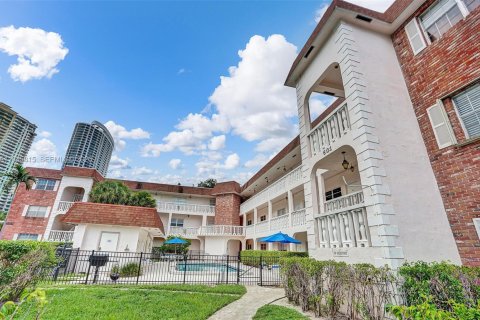 Купить кондоминиум в Форт-Лодердейл, Флорида 2 спальни, 63.17м2, № 2001870 - фото 14