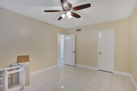 Купить кондоминиум в Форт-Лодердейл, Флорида 2 спальни, 63.17м2, № 2001870 - фото 7